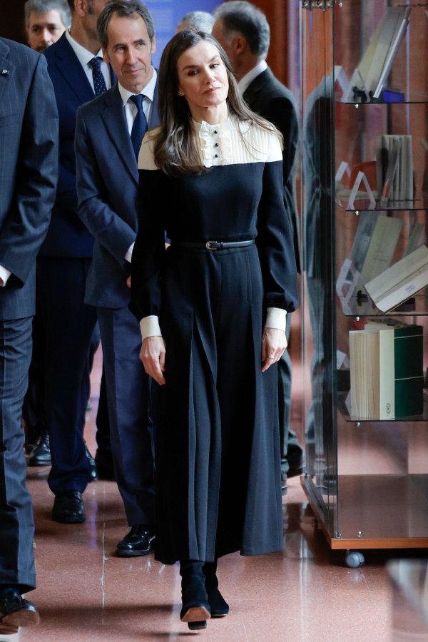 Najveći hit iz ormara kraljice Letizije: Nosila ga je uz Zagrebu, a sad je dokazala da ide uz bilo koje cipele