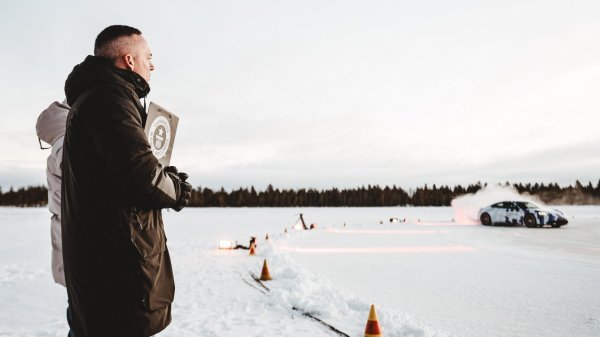 Porsche Taycan GTS na ledu driftao neprekidno 17,503 km: Novi rekord u Guinessovoj knjizi rekorda