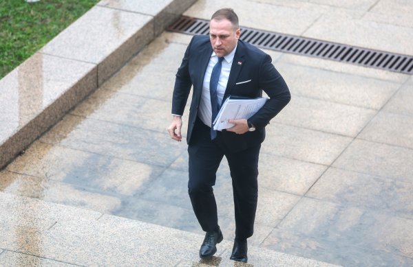 Ministar poljoprivrede David Vlajčić morat će štošta obrazložiti oko peradarskih farmi na Banovini