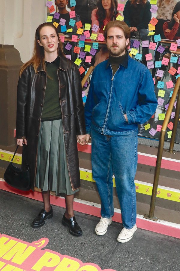 Kao iz filma: Zvijezda 'Stranger Thingsa' očarala u raskošnoj vjenčanici s retro vibrom