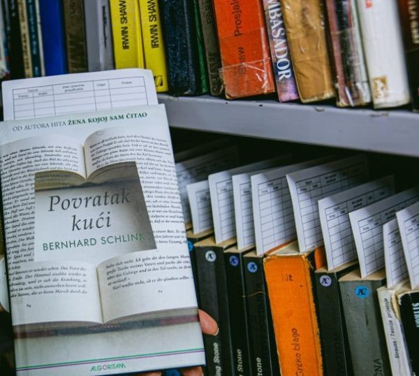 Neki naslovi mogu itekako rezonirati sa željama zatvorenika dok se rehabilitacijom u zatvoru pripremaju za bolju budućnost kada izađu na slobodu