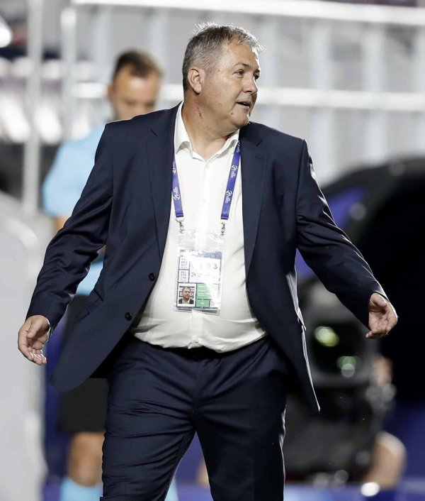 Umjesto da vodi klub u utakmici Lige prvaka - Hrvat podnio ostavku!