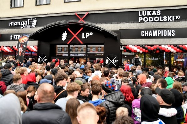 Otvaranje prve kebabdžinice Lukasa Podolskog, Mangal × LP10, u Poljskoj
