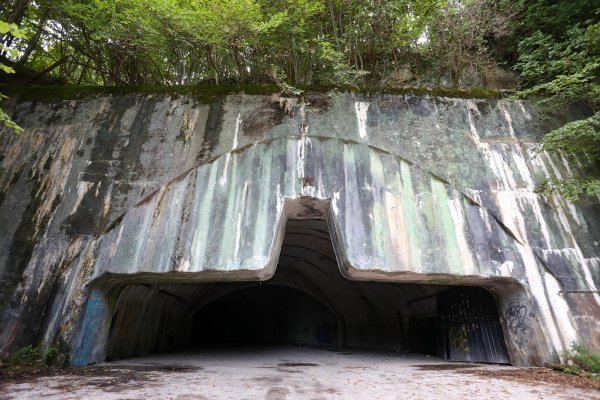 Lika na nogama: Napušteni vojni aerodrom postaje migrantski centar?