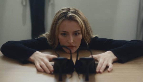 Sarah Pidgeon kao Carolyn Bessette