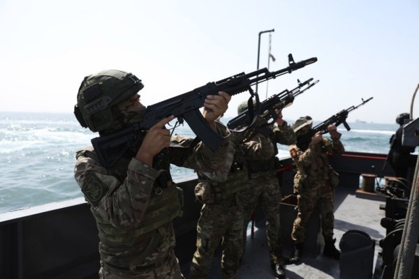 Iranska vojna vježba u Hormuškom tjesnacu