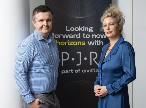 Adam Saulius Vaina, Ana Fresl