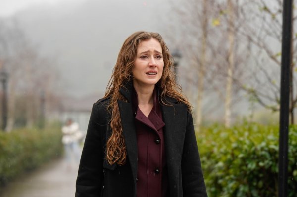 Oya Unustasi kao Berak u seriji 'Tajne prošlosti'