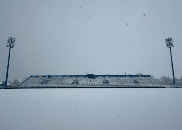 Ovako izgleda teren na kojem će igrati Varaždin i Dinamo. Klub zove upomoć i nudi hranu, kuhano vino, ulaznice...