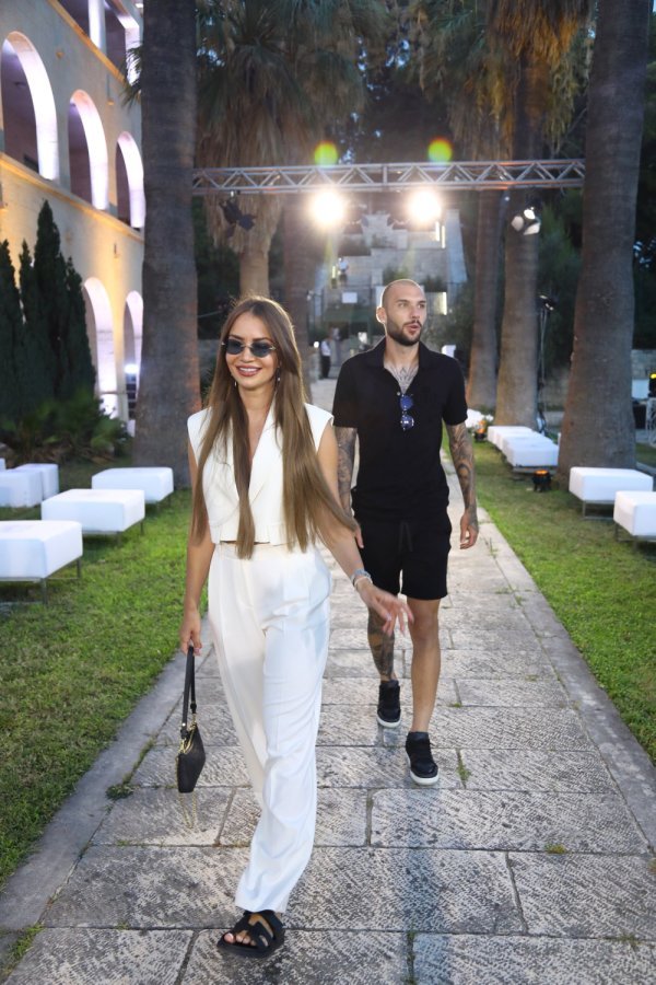 Par se upoznao 2019. godine preko zajedničkog prijatelja Ante Gablice, koji se nekoliko godina kasnije našao u ulozi vjenčanog kuma 