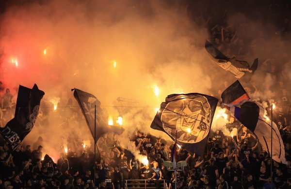 Dinamo dobio veliku kaznu od HNS-a zbog bakljade navijača