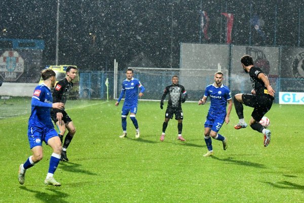 Zuta fantastičnim golom s 20 metara doveo Slaven u vodstvo, pogledajte majstoriju