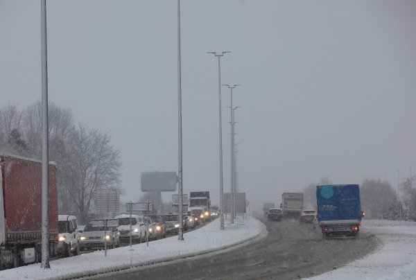 Zima i dalje pokazuje svoje oštre zube