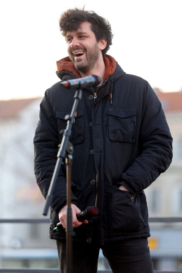 Bezinović daruje 10.000 eura za antiratnu edukaciju riječkih maturanata