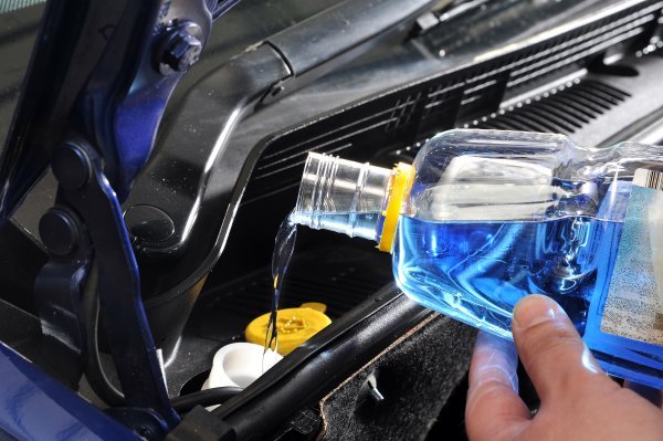 Tekućina za pranje stakla zimi mora podnositi i vrlo niske temperature