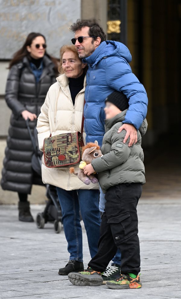 Filip Juričić s mamom i sinom Lavom