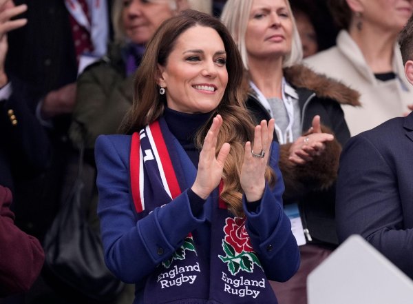 Smijeh na tribinama nakon 'tjedna iz pakla': Prvo pojavljivanje Kate Middleton u javnosti