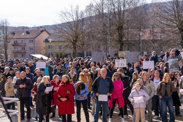 Korenica: Prosvjed protiv migrantskog centra u Željavi