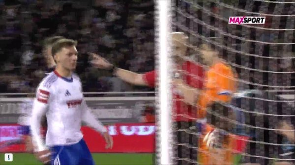 Pogledajte sramotan potez zbog kojeg je Sigur dobio crveni karton na derbiju Hajduka i Rijeke