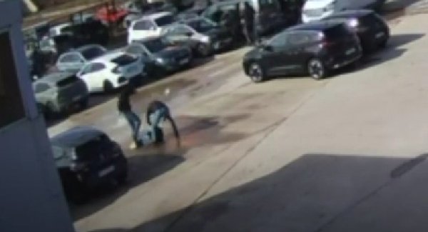 Objavljena snimka: Pogledajte brutalan napad Torcide na Armadu na zagrebačkom aerodromu