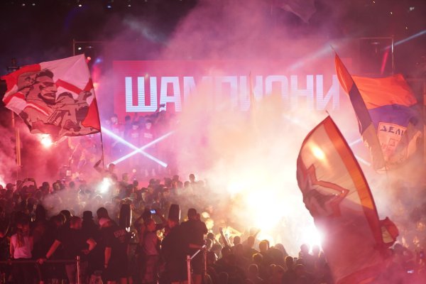 Evo koju je pjesmu Zvezda pustila dok su Delije prijetile hrvatskim navijačima