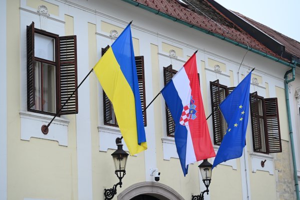 Ukrajinska zastava na zgradi Vlade RH povodom četvrte godišnjice rata