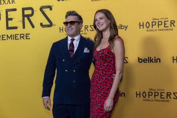 Jon Hamm i Anna Osceola