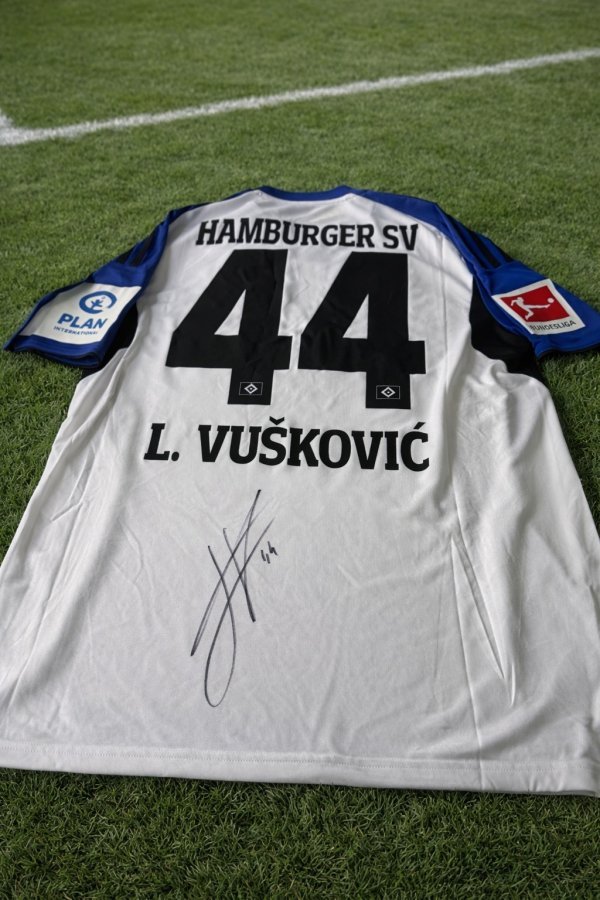 Luki Vuškoviću je rođendan, a mi poklanjamo njegov potpisani dres!