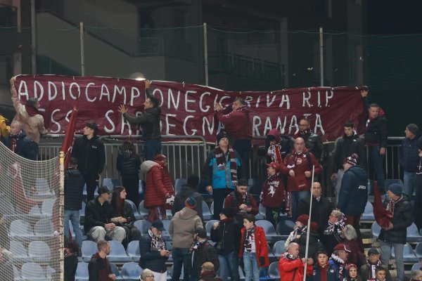 Bijesni navijači Torina razbacali izmet pred klupskim kampom