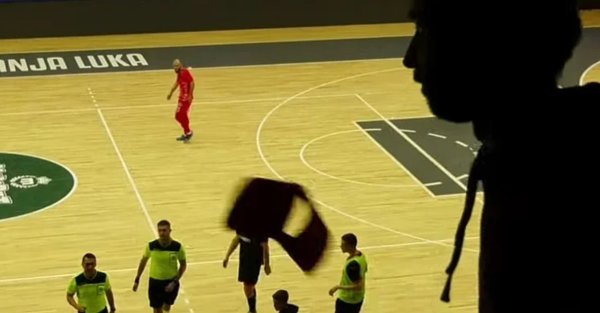 Kaos u Banjoj Luci: Maskirani huligani upali na tribinu, ima ozlijeđenih