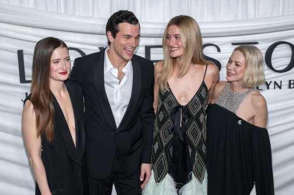 Grace Gummer, Paul Anthony Kelly, Sarah Pidgeon i Naomi Watts