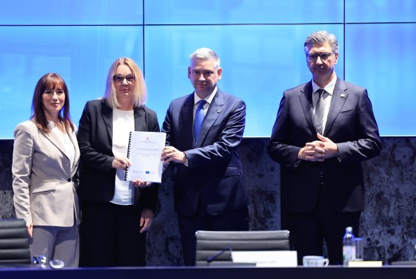 Svečana dodjela ugovora za izgradnju, rekonstrukciju i opremanje osnovnih škola