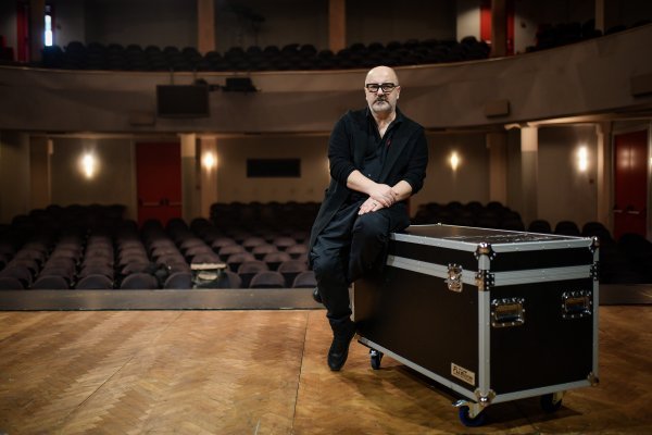 Zapadne demokracije su postale korporativni mehanizmi za otimanje novca i eksploataciju radnika