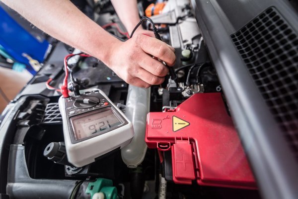 Provjera napona akumulatora