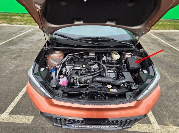 Drugi korak prilikom zamjene akumulatora je skidanje zaštitnog poklopca