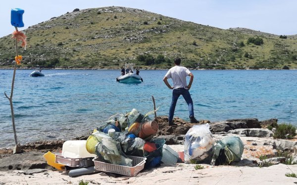 Ljudi se često uključuju u volonterske akcije i ekološke pothvate