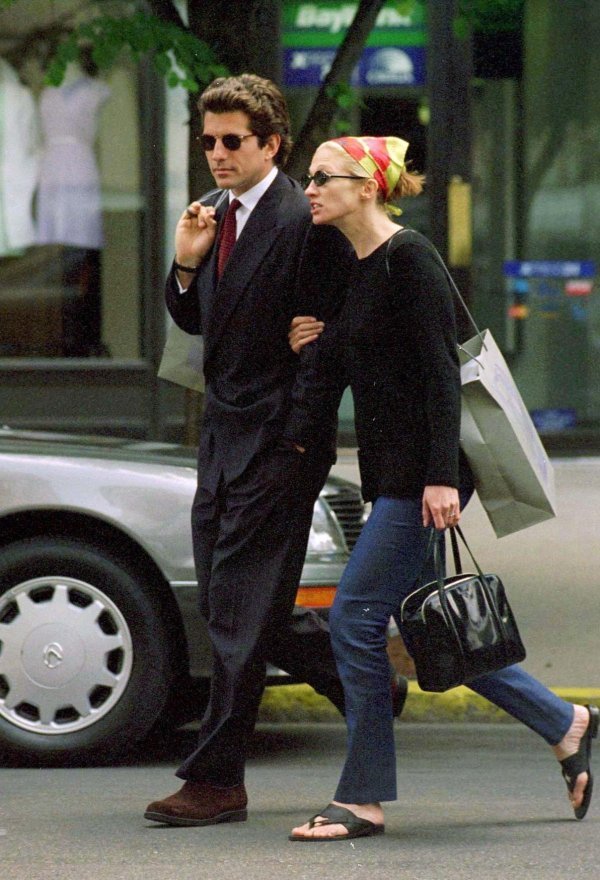 Hit serija otvorila staro pitanje o Diani i Carolyn, no odgovor nije sasvim jasan