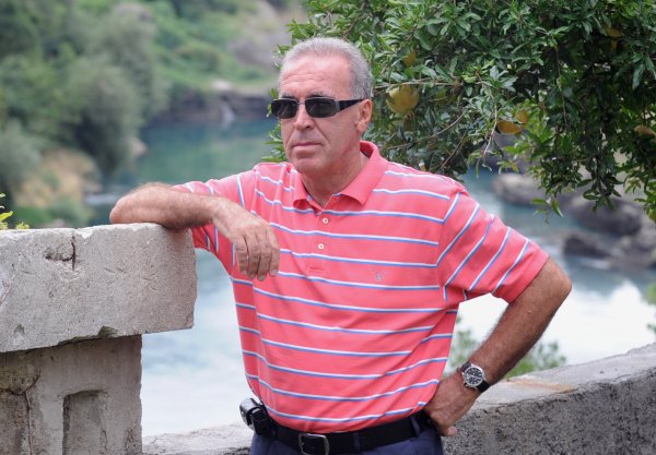 Mostarski novinar traži od visokog predstavnika zabranu pridjeva hrvatski u narodnom kazalištu