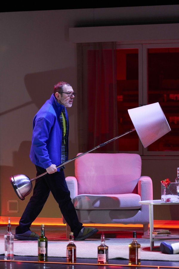 Tko se neće prepoznati u Zoranovom priznanju da su se i njemu zavjese činile prekratkima ali je "mislio da to tako treba biti"?