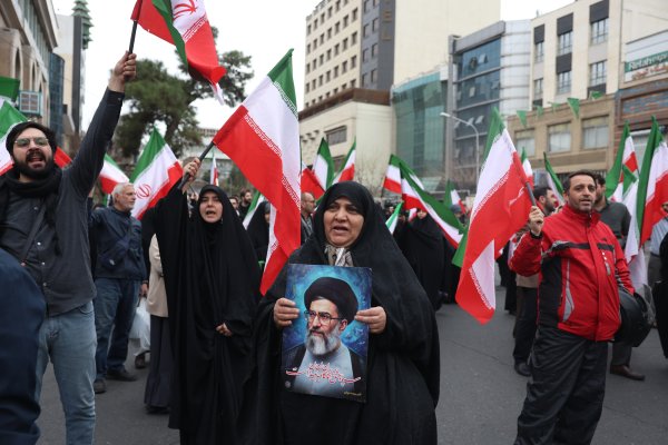 Iranski tvrdolinijaši na ulicama: Ili smrt ili Hamenei, naša krv vodi u raj