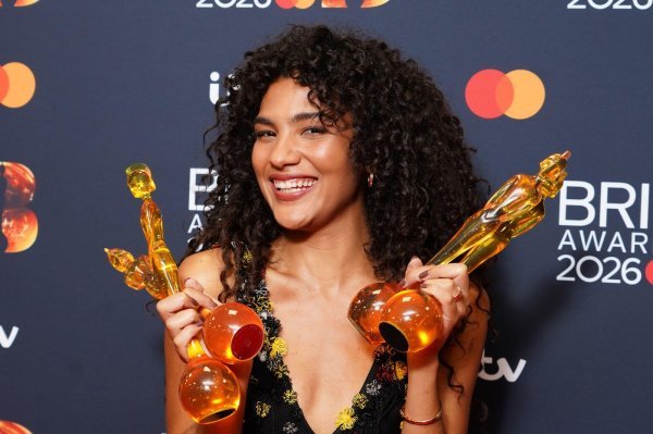 Olivia Dean pokorila Brit Awards: Četiri nagrade i titula nove kraljice britanskog popa