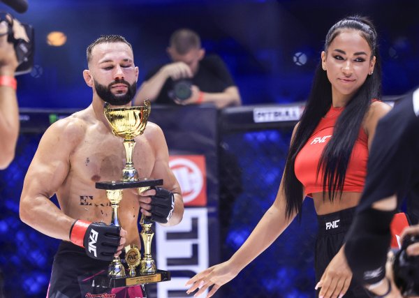 Hrvatski borac poludio na suparnika: 'Da sam imao pušku, pucao bih'