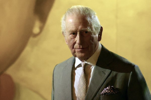 Kralj Charles u središtu skandala: Traže da otkaže posjet Trumpu