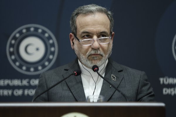 Iranski ministar: Ne brinite za velikog vođu, nema problema s njim