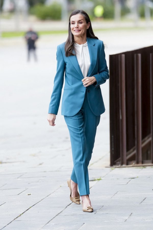 Nose se u ured i na špicu: Ove udobne cipele izdužuju figuru bez nelagode visokih peta