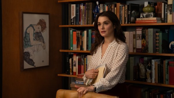 Rachel Weisz u 'Vladimiru' ne igra još jednu 'cool mamu', nego profesoricu koja svoj život baca kroz prozor zbog opsesije mlađim kolegom