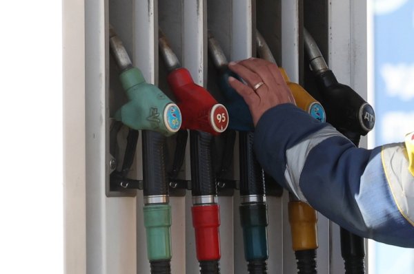 Benzinska crpka (ilustracija)