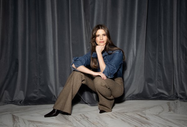 Veliku širinu svoga glumačkog raspona pokazala je u filmu 'Bog neće pomoći', za što je nagrađena na prestižnom Filmskom festivalu u Locarnu 