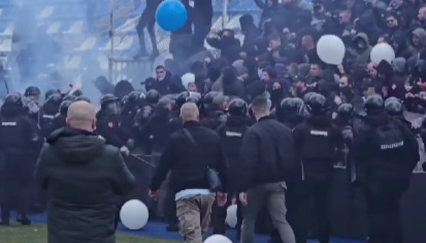 Nogomet ovo ne pamti: Utakmica Crvene zvezde prekinuta u 1. minuti zbog kaosa na tribini