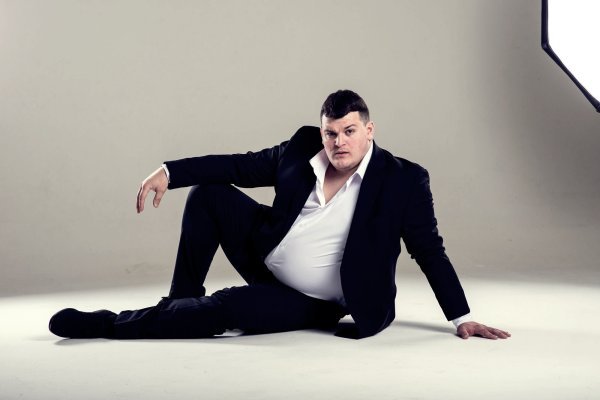 Goran Vinčić Vinča najpoznatiji je domaći stand-up komičar, čije su večeri pune smijeha postale pravi kulturni fenomen u Hrvatskoj i regiji